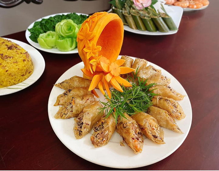 'Hội gái đảm' đua nhau khoe mâm cỗ cúng rằm tháng 7 cầu kỳ, tuyệt đẹp - 7