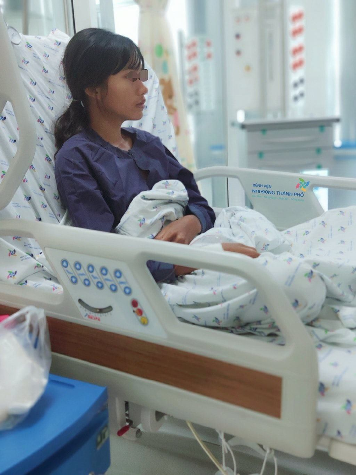 Cứu sống bé gái 13 tuổi ngộ độc thuốc diệt cỏ - 2