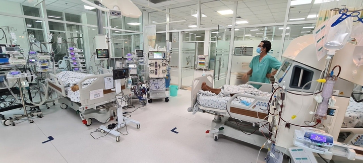 Cứu sống bé gái 13 tuổi ngộ độc thuốc diệt cỏ - 1