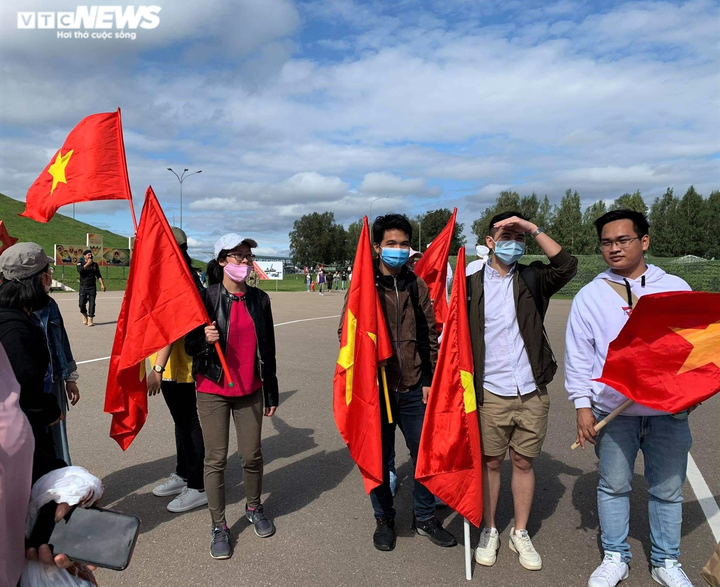 Cổ động viên Việt Nam cháy hết mình tại Army Games 2020 - 6