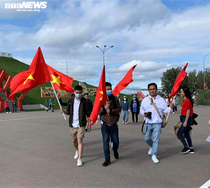 Cổ động viên Việt Nam cháy hết mình tại Army Games 2020 - 7