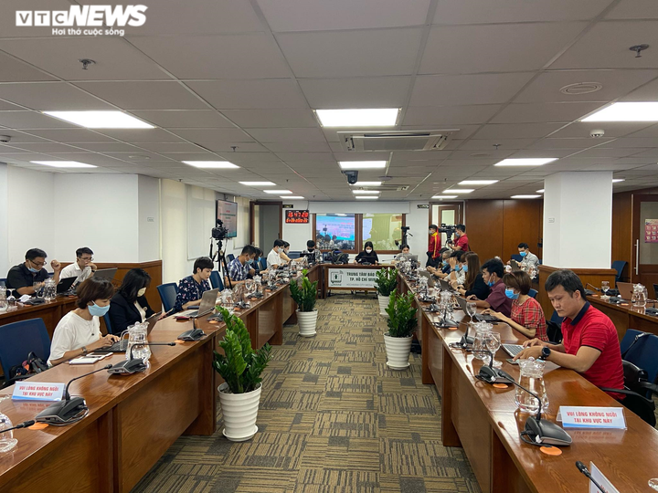 TRỰC TIẾP: Đoàn ĐBQH TP.HCM trả lời việc ông Phạm Phú Quốc có 2 quốc tịch - 4