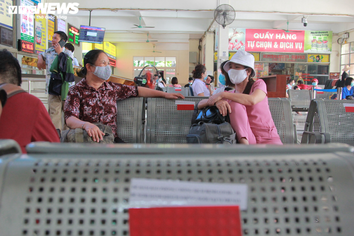 Dịch COVID-19 vẫn khó lường, bến xe vắng khách trước ngày nghỉ Quốc khánh 2/9 - 4