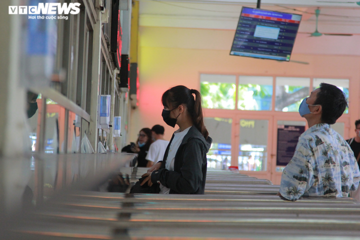 Dịch COVID-19 vẫn khó lường, bến xe vắng khách trước ngày nghỉ Quốc khánh 2/9 - 5