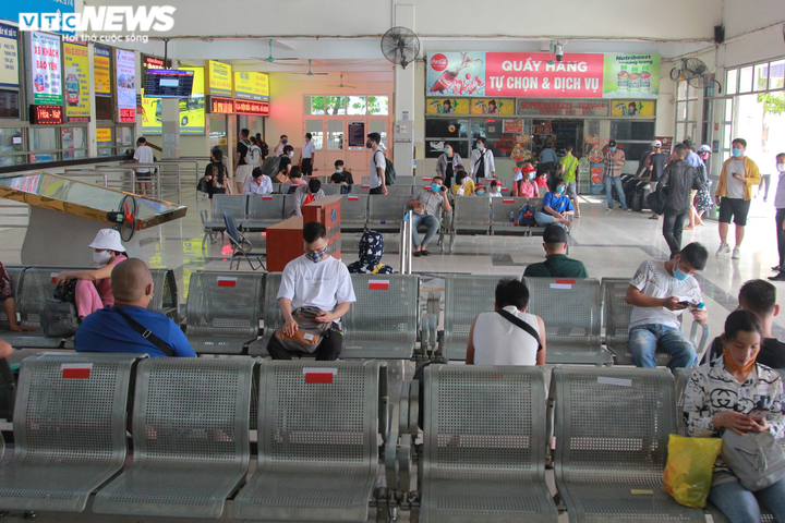 Dịch COVID-19 vẫn khó lường, bến xe vắng khách trước ngày nghỉ Quốc khánh 2/9 - 3