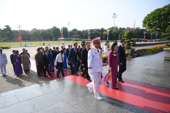 Lãnh đạo Đảng, Nhà nước vào Lăng viếng Chủ tịch Hồ Chí Minh - 11