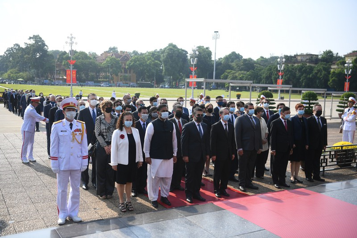 Lãnh đạo Đảng, Nhà nước vào Lăng viếng Chủ tịch Hồ Chí Minh - 12