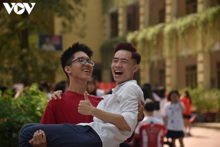 Ảnh: Học sinh Hà Nội hào hứng ngày tựu trường đặc biệt mùa COVID-19 - 7