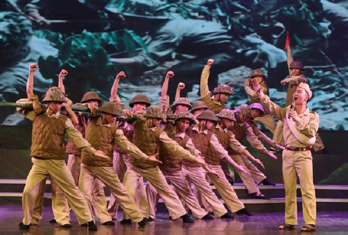 Thủ tướng dự chương trình nghệ thuật đặc biệt 'Tổ quốc tôi chưa đẹp thế bao giờ' - 5