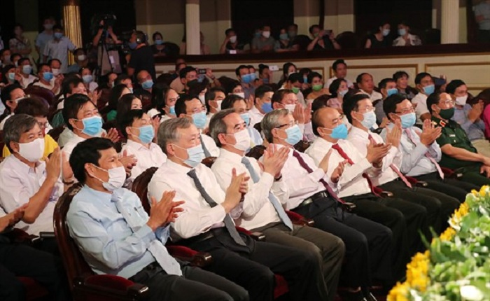 Thủ tướng dự chương trình nghệ thuật đặc biệt 'Tổ quốc tôi chưa đẹp thế bao giờ' - 1