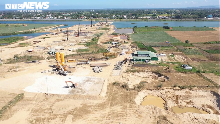 Sai phạm, hàng loạt cán bộ Quảng Ngãi phải 'nghiêm túc rút kinh nghiệm' - 2