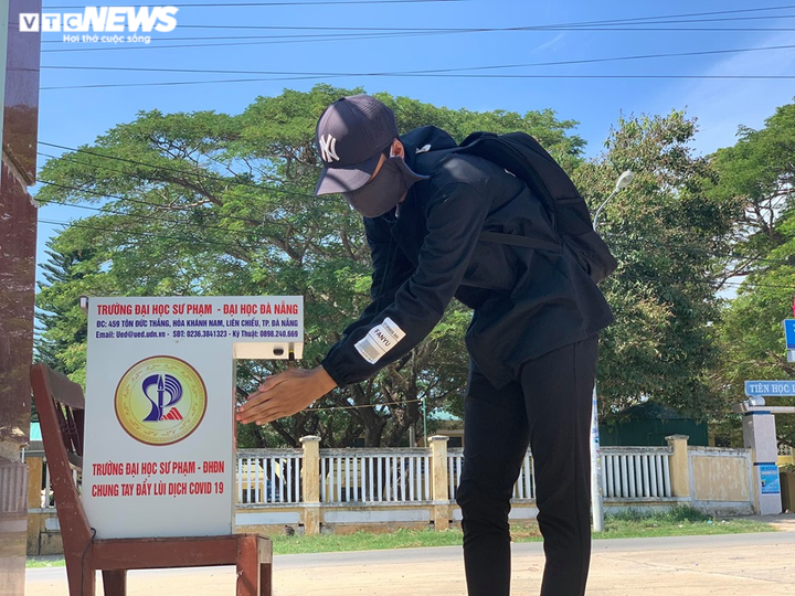 Thí sinh vùng 'tâm dịch' COVID-19 hồi hộp trước khi thi THPT đợt 2 - 5