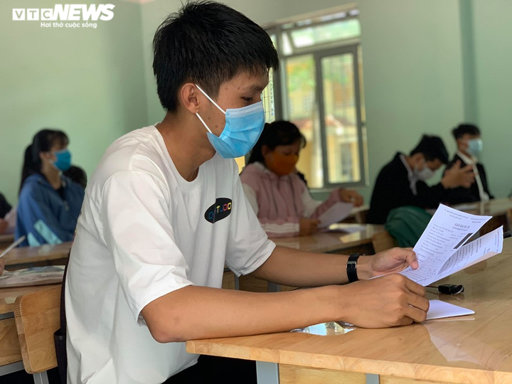 Thí sinh vùng 'tâm dịch' COVID-19 hồi hộp trước khi thi THPT đợt 2 - 2