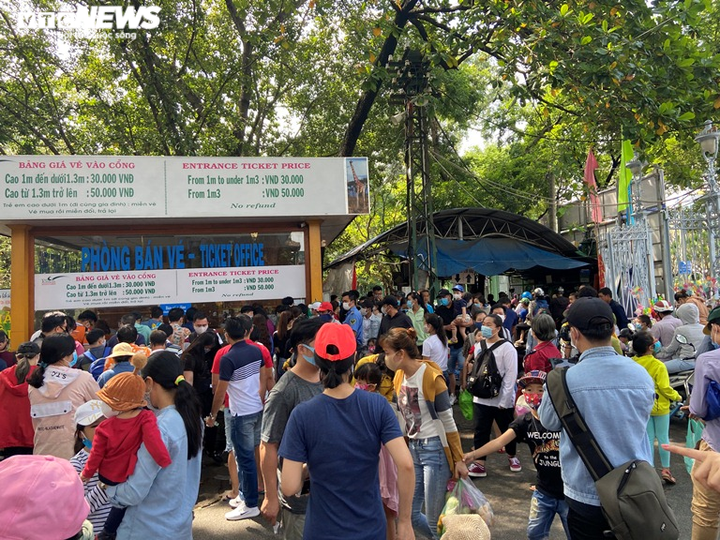 TP.HCM trang hoàng cờ, hoa mừng ngày Quốc khánh Việt Nam 2020 - 9