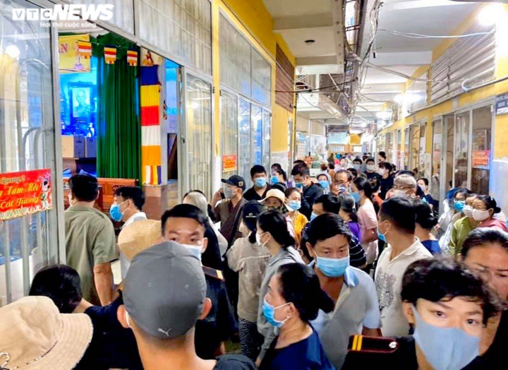 TP.HCM: Chùa Kỳ Quang 2 gỡ di ảnh, chất tro cốt của người đã khuất vào xó? - 3