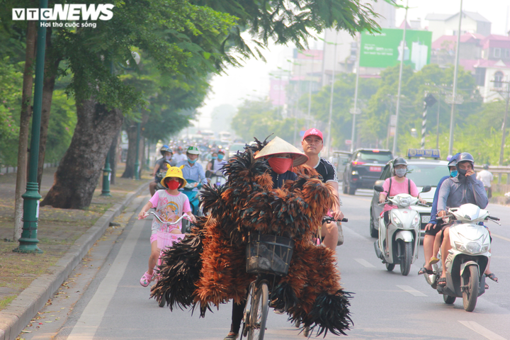 Lao động nghèo rong ruổi trên phố mưu sinh ngày Quốc khánh 2/9 - 5