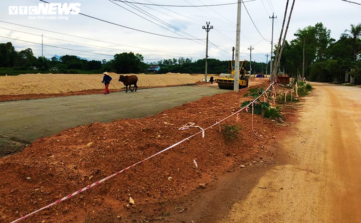 Sai phạm, hàng loạt cán bộ Quảng Ngãi phải 'nghiêm túc rút kinh nghiệm' - 1