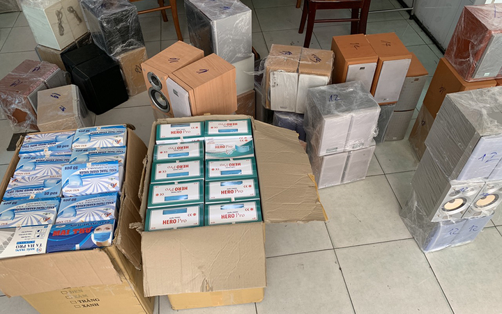 Bắt xe khách chở 5.000 khẩu trang y tế không rõ nguồn gốc - 2