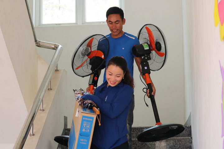 Quốc khánh đặc biệt của cô trò đảo tiền tiêu: Lần đầu thấy điện sáng, quạt quay - 2