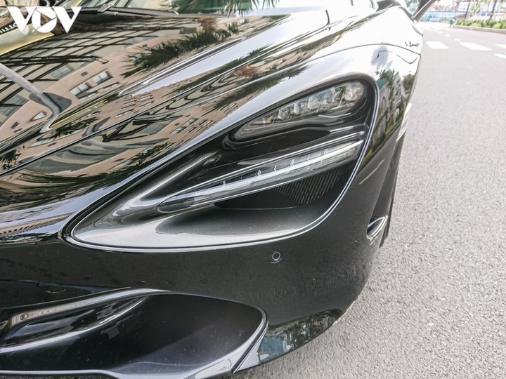 Cận cảnh McLaren 720S Spider màu đen độc nhất Việt Nam - 12