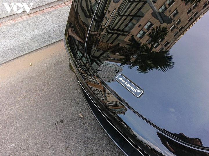 Cận cảnh McLaren 720S Spider màu đen độc nhất Việt Nam - 13