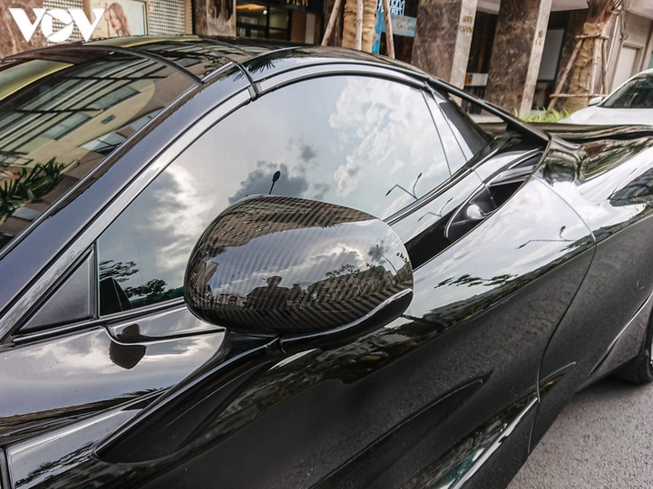 Cận cảnh McLaren 720S Spider màu đen độc nhất Việt Nam - 14