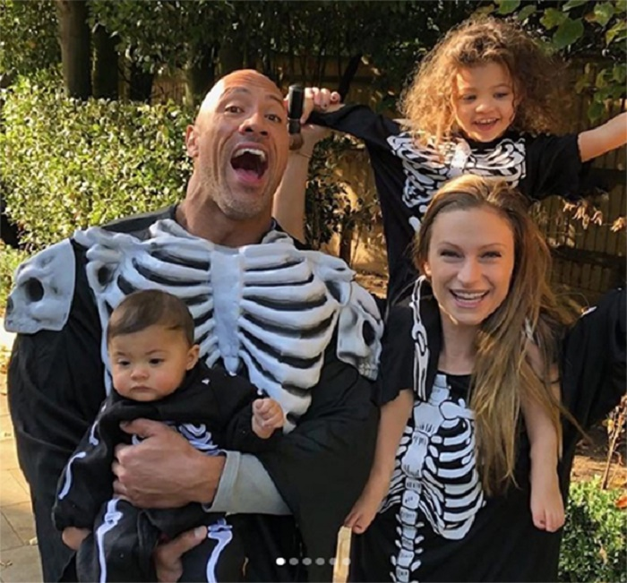 Cả nhà tài tử Dwayne Johnson mắc COVID-19 - 1