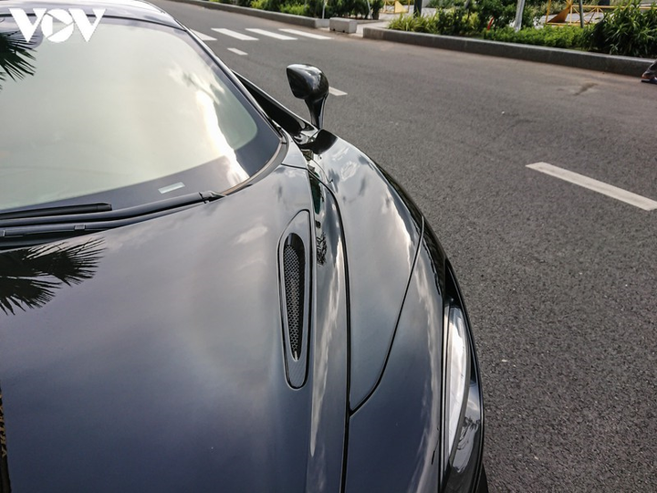 Cận cảnh McLaren 720S Spider màu đen độc nhất Việt Nam - 4