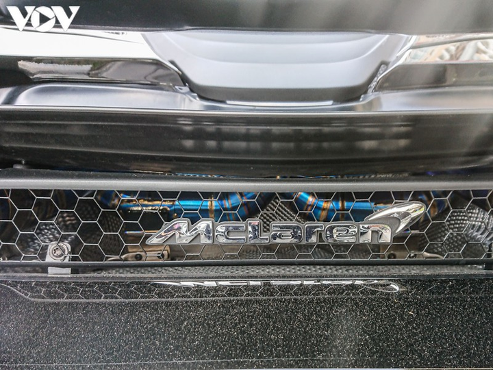 Cận cảnh McLaren 720S Spider màu đen độc nhất Việt Nam - 7