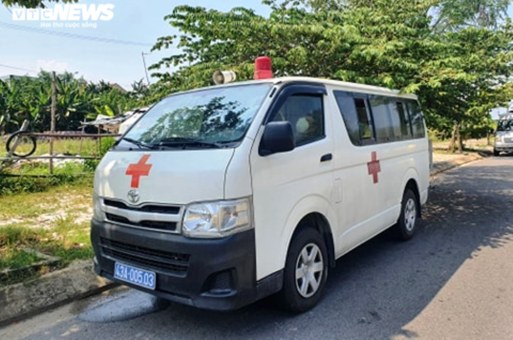 9 cán bộ phục vụ 1 thí sinh thi tốt nghiệp THPT ở Đà Nẵng - 2