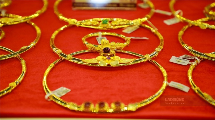 Giá vàng hôm nay 3/9: Sụt giảm mạnh khi chứng khoán, USD thăng hoa - 1