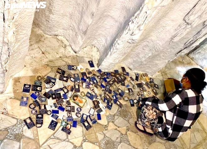 Tro cốt người thân bị vứt xó, hàng trăm người bức xúc tụ tập tại chùa Kỳ Quang 2 - 4