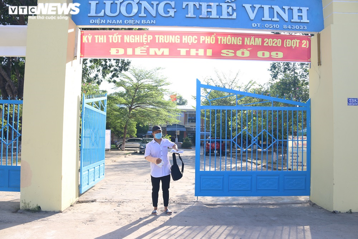 Đứt gân tay phải, thí sinh thi tốt nghiệp THPT tại Quảng Nam làm bài thế nào? - 2