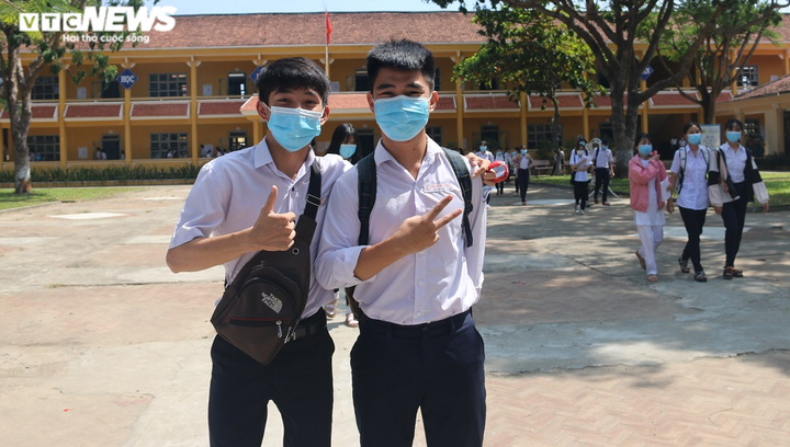 Đề thi Văn vừa sức, thí sinh ở 'tâm dịch' Đà Nẵng, Quảng Nam tự tin đạt điểm cao - 1