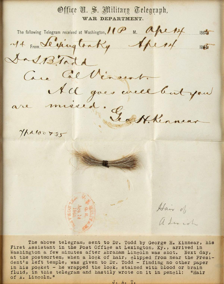 Bán đấu giá lọn tóc của cố Tổng thống Mỹ Lincoln trong bức điện nhuốm máu - 1