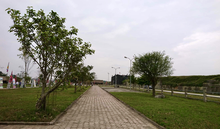 Về thăm miền cung Vua phủ Chúa - 10