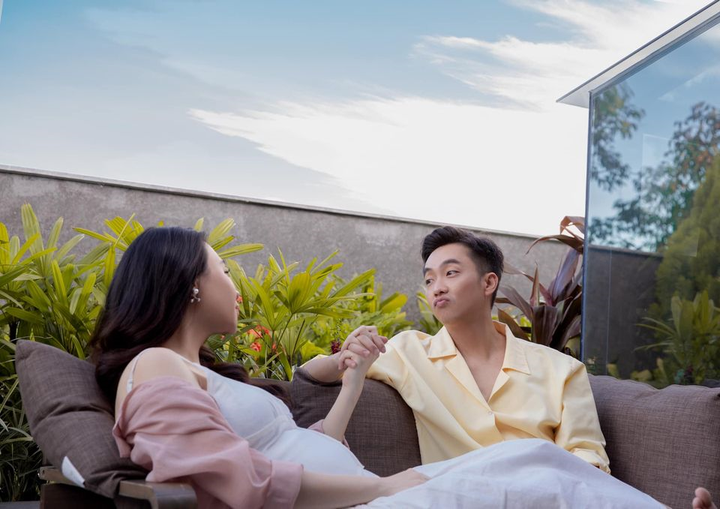 Ảnh: Đàm Thu Trang tình tứ bên Cường 'Đô La' khi mang bầu tháng cuối - 3