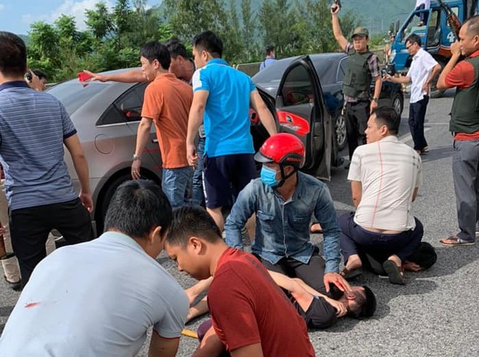 Công an Hà Tĩnh nổ súng vây bắt 5 kẻ vận chuyển ma túy bằng ô tô - 1