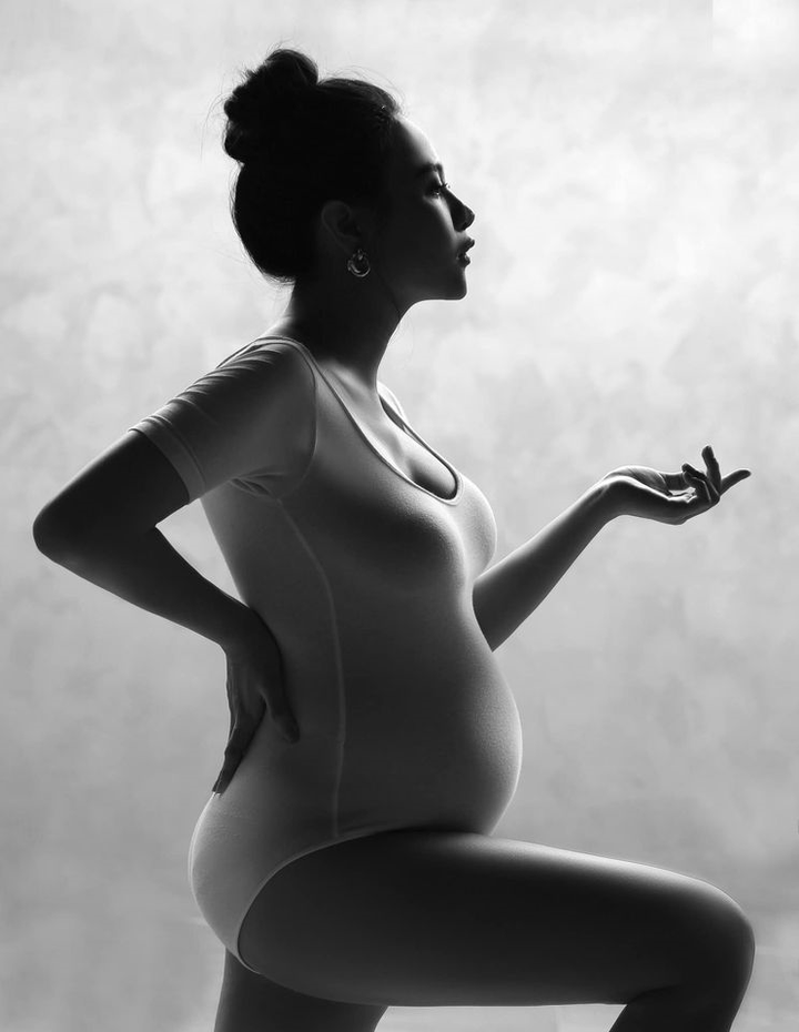 Ảnh: Đàm Thu Trang tình tứ bên Cường 'Đô La' khi mang bầu tháng cuối - 11