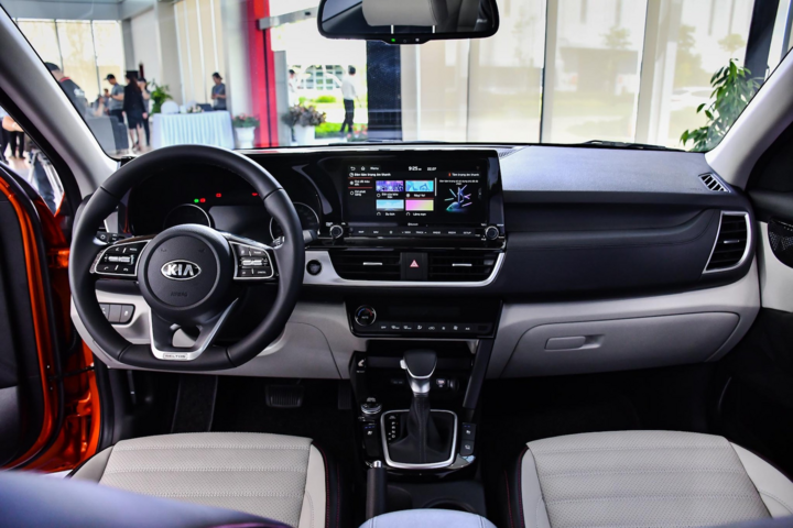 Những mẫu xe gia đình tầm giá 700 triệu đồng đáng chú ý - 8