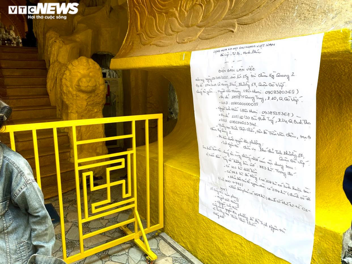 Hai cha con đội nắng, bới rác tìm di ảnh người thân 'bị lạc' ở chùa Kỳ Quang 2 - 2