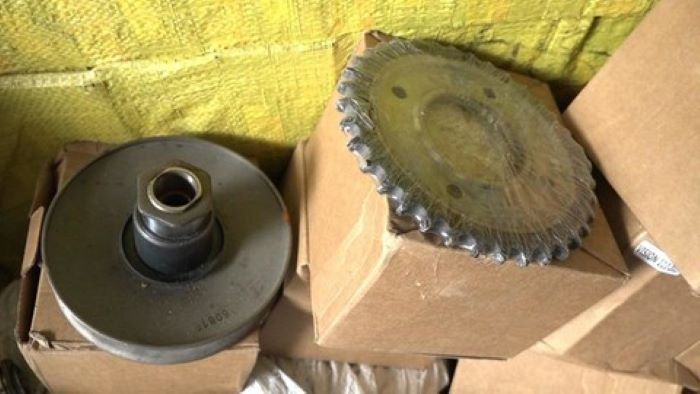 Phá đường dây 'khủng' làm giả phụ tùng xe máy ở TP.HCM - 3