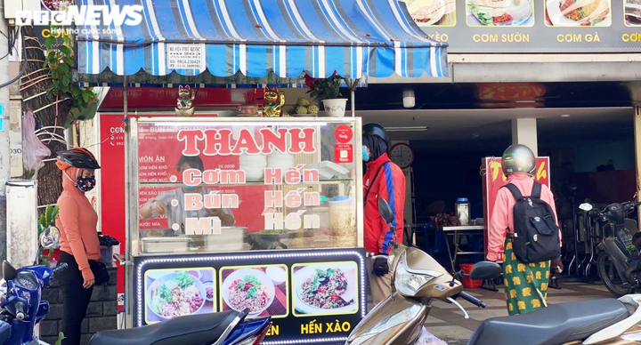 Ngày đầu tiên Đà Nẵng nới lỏng giãn cách xã hội: Phố hàng ăn nhộn nhịp - 8
