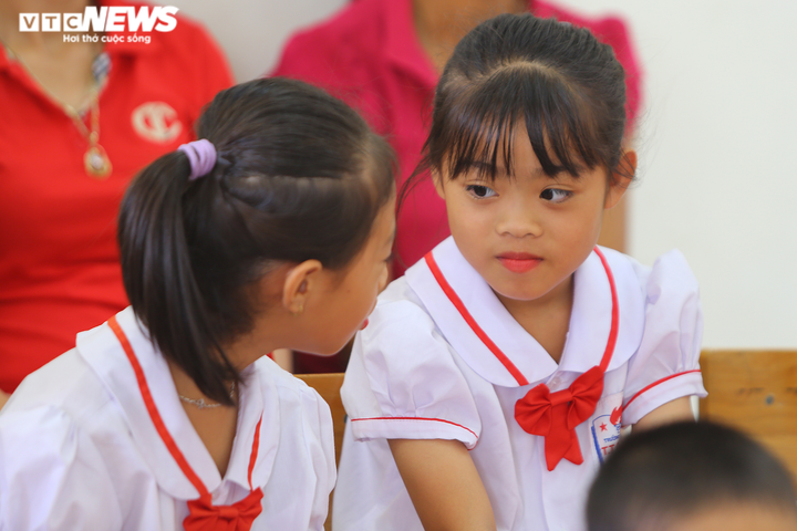 Xúc động lễ khai giảng của 2 thầy cô và 7 học trò giữa đảo tiền tiêu Tổ quốc - 3