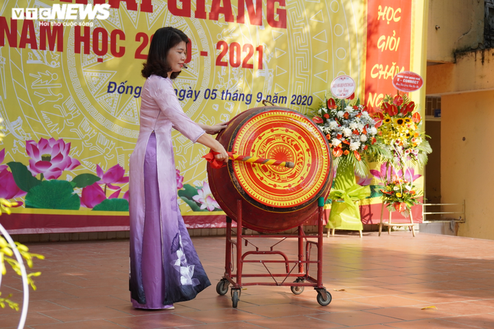 Lễ khai giảng trong mùa COVID-19 của học sinh 2 thành phố lớn nhất nước - 10