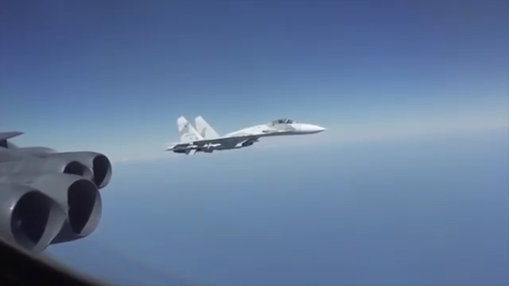 Nga điều 8 chiến đấu cơ chặn phi đội ‘pháo đài bay’ B-52 của Mỹ trên Biển Đen - 1