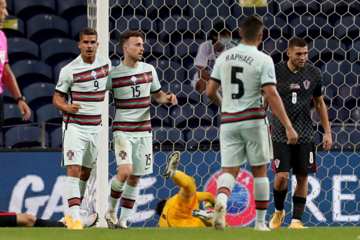 Không Ronaldo, Bồ Đào Nha vẫn thắng đậm Á quân World Cup - 1