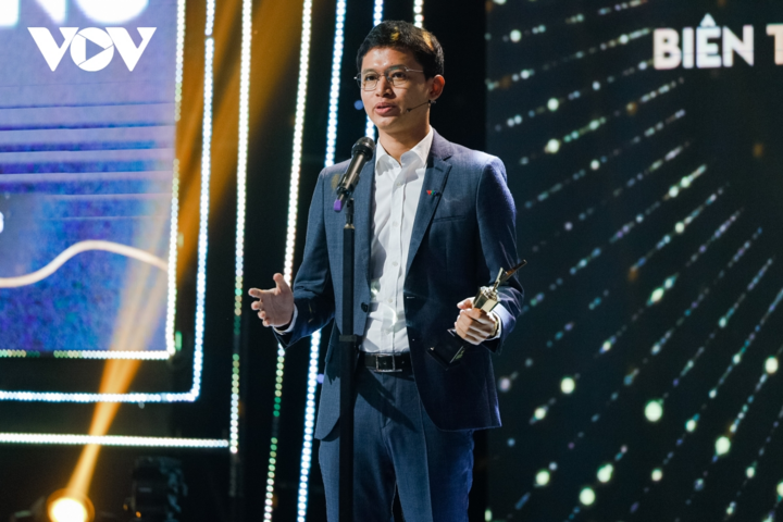 Hồng Diễm cùng phim 'Hoa hồng trên ngực trái' đại thắng tại VTV Awards 2020 - 10