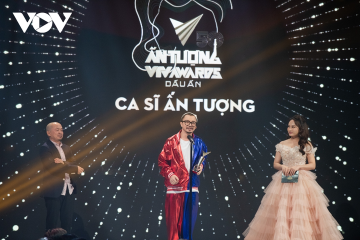 Hồng Diễm cùng phim 'Hoa hồng trên ngực trái' đại thắng tại VTV Awards 2020 - 11