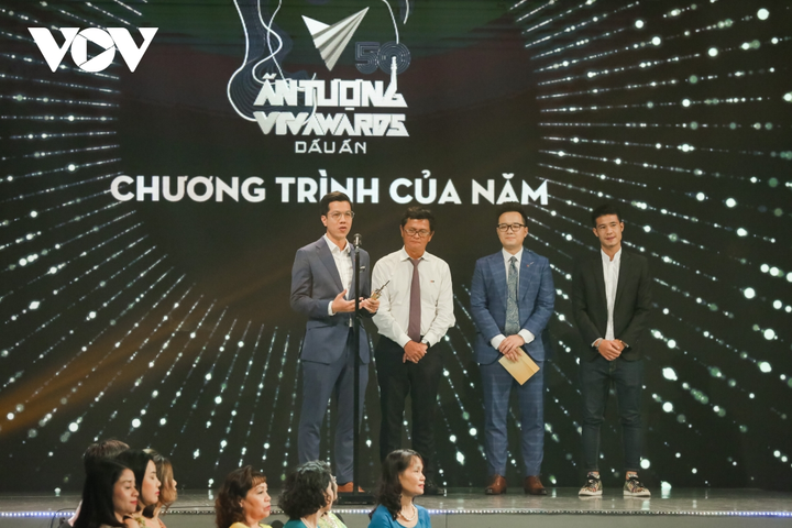 Hồng Diễm cùng phim 'Hoa hồng trên ngực trái' đại thắng tại VTV Awards 2020 - 8